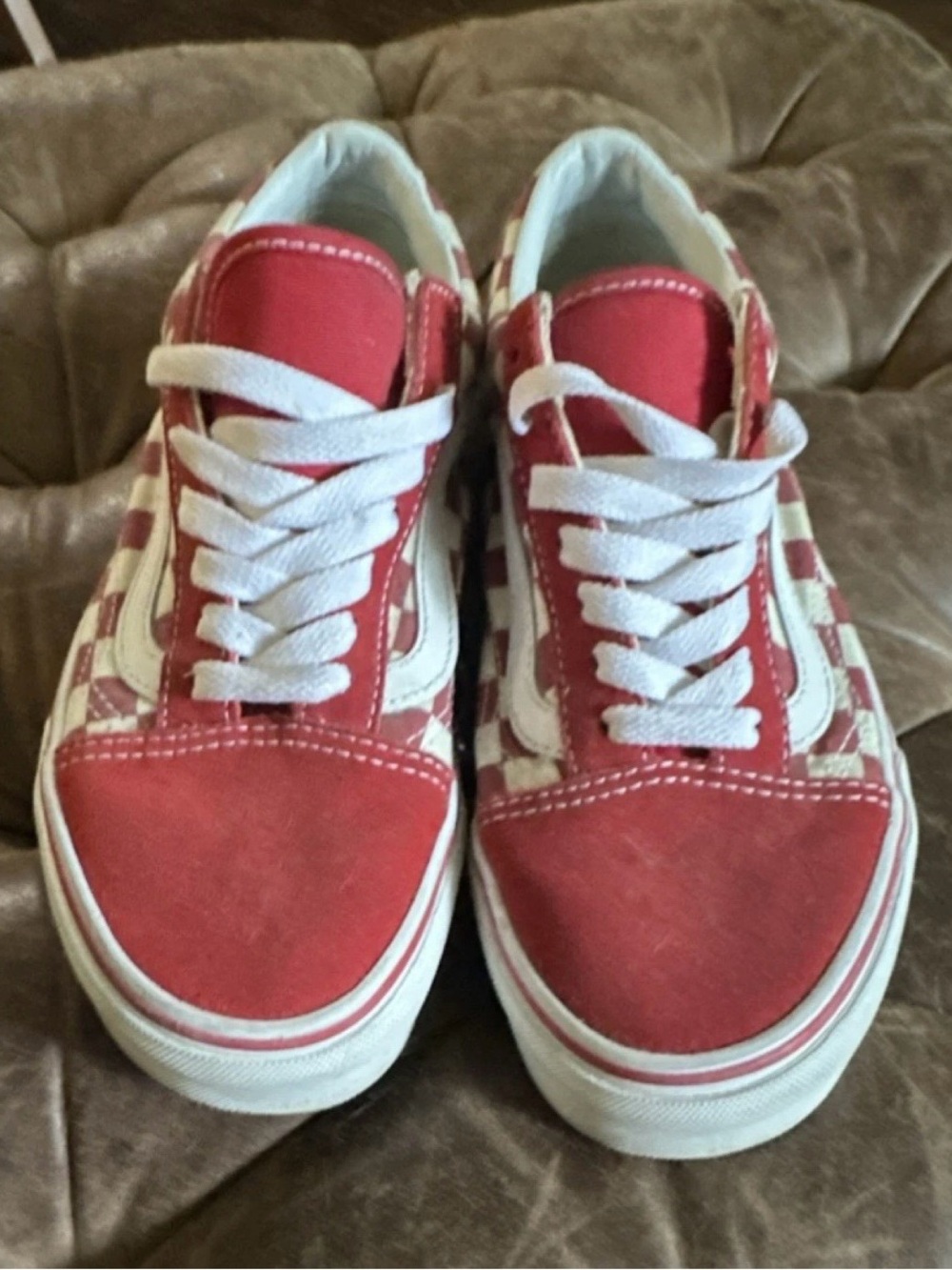 Old-Skool checkerboard red. Men’s 4 skate shoe